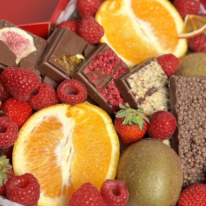 Фруктово-ягодный набор 1000гр с шоколадом